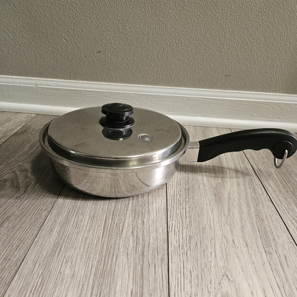 SALADMASTER 1.5 Qt. Saucepan & Lid 18-8 Tri-Clad Stainless - Picture 1 of 6